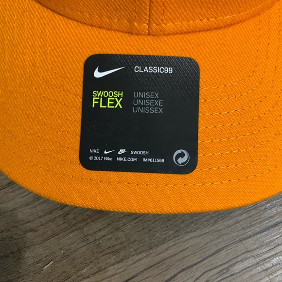 NWT University of Tennessee Nike Classic99 Cap - Picture 2 of 4